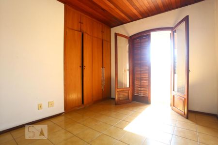 Casa de condomínio para alugar com 325m², 3 quartos e 5 vagasQuarto 2