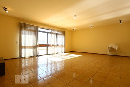 Sala de casa de condomínio para alugar com 3 quartos, 325m² em Cidade São Francisco, São Paulo