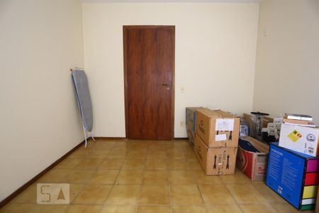 Casa de condomínio para alugar com 325m², 3 quartos e 5 vagasEscritório