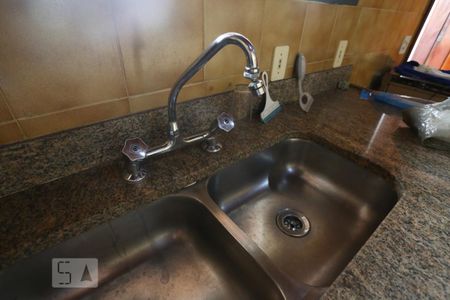 Casa de condomínio para alugar com 325m², 3 quartos e 5 vagasCozinha - Torneira