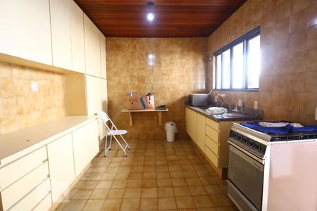 Cozinha de casa de condomínio para alugar com 3 quartos, 325m² em Cidade São Francisco, São Paulo