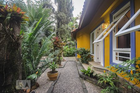 Casa de condomínio à venda com 267m², 3 quartos e 2 vagasQuintal