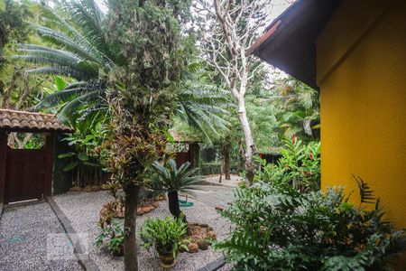 Casa de condomínio à venda com 267m², 3 quartos e 2 vagasQuintal