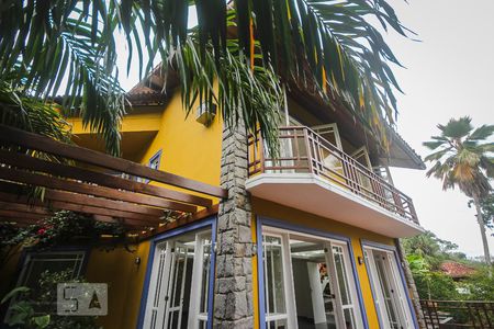 Casa de condomínio à venda com 267m², 3 quartos e 2 vagasFachada