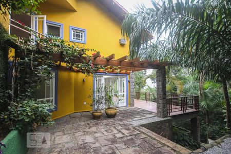 Casa de condomínio à venda com 267m², 3 quartos e 2 vagasFachada