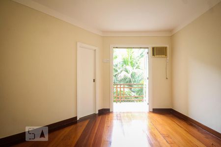 Casa de condomínio à venda com 267m², 3 quartos e 2 vagasSuíte