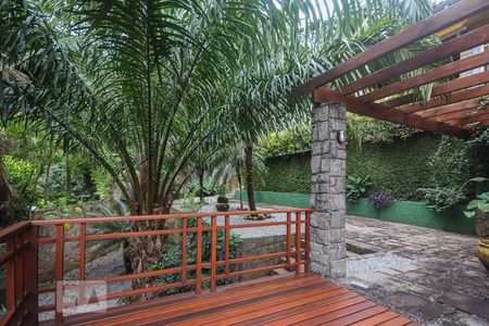 Casa de condomínio à venda com 267m², 3 quartos e 2 vagasQuintal