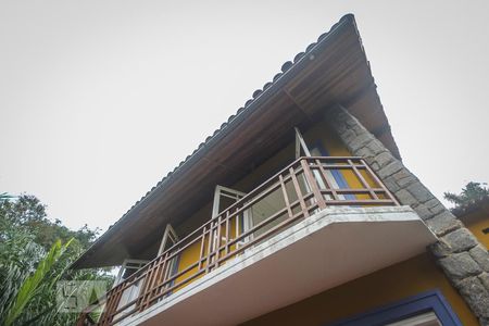 Casa de condomínio à venda com 267m², 3 quartos e 2 vagasFachada 2