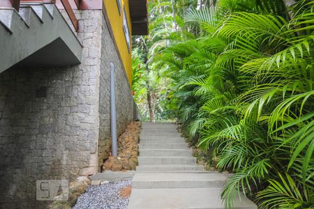 Casa de condomínio à venda com 267m², 3 quartos e 2 vagasAcesso