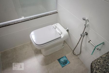 Casa de condomínio à venda com 267m², 3 quartos e 2 vagasBanheiro 2