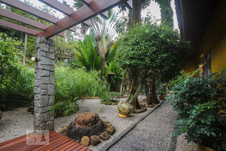 Casa de condomínio à venda com 267m², 3 quartos e 2 vagasQuintal