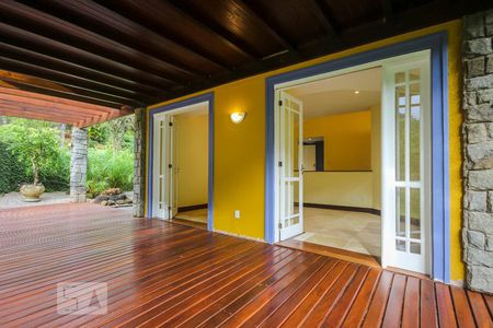 Casa de condomínio à venda com 267m², 3 quartos e 2 vagasVaranda