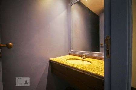 Casa de condomínio à venda com 267m², 3 quartos e 2 vagasLavabo