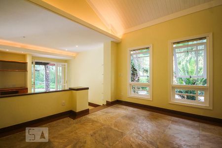 Sala de casa de condomínio à venda com 3 quartos, 267m² em Itanhangá, Rio de Janeiro