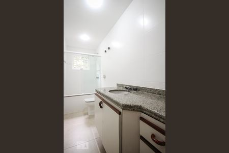Casa de condomínio à venda com 267m², 3 quartos e 2 vagasBanheiro 2