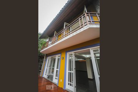 Casa de condomínio à venda com 267m², 3 quartos e 2 vagasFachada