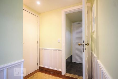 Casa de condomínio à venda com 267m², 3 quartos e 2 vagasHall