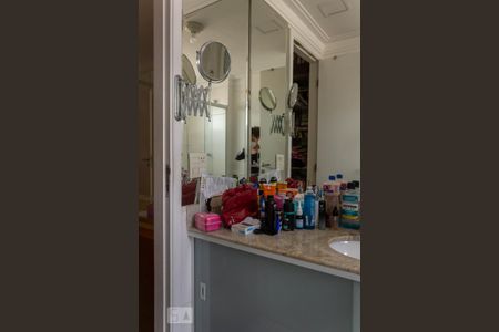 Apartamento à venda com 185m², 3 quartos e 3 vagas Apartamento à venda com 185m², 3 quartos e 3 vagasBanheiro Suíte 1