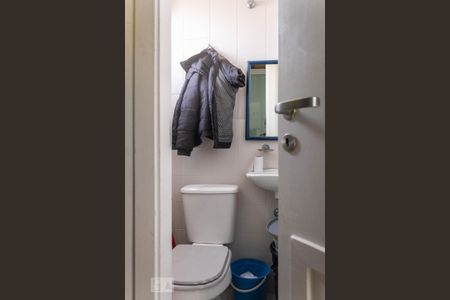 Apartamento à venda com 185m², 3 quartos e 3 vagas Apartamento à venda com 185m², 3 quartos e 3 vagasBanheiro de Serviço