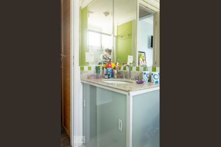 Apartamento à venda com 185m², 3 quartos e 3 vagas Apartamento à venda com 185m², 3 quartos e 3 vagasBanheiro Suíte 2