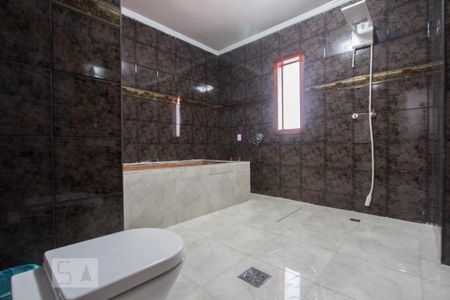 Casa à venda com 350m², 3 quartos e 3 vagasBanheiro da Suíte