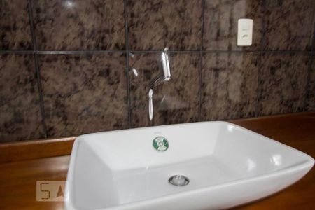 Casa à venda com 350m², 3 quartos e 3 vagasDetalhe Banheiro da Suíte