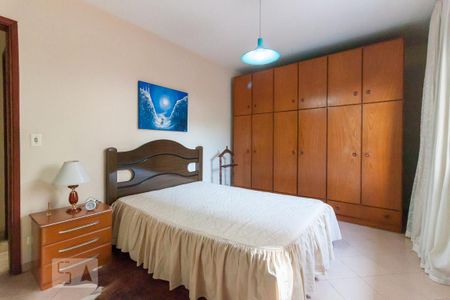 Casa à venda com 230m², 3 quartos e 3 vagas Casa à venda com 230m², 3 quartos e 3 vagasQuarto 2