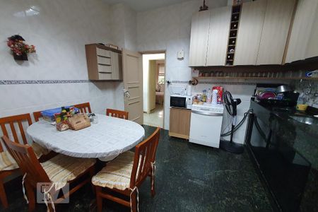 Apartamento à venda com 191m², 4 quartos e 1 vagaCozinha