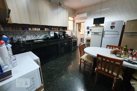 Apartamento à venda com 191m², 4 quartos e 1 vagaCozinha