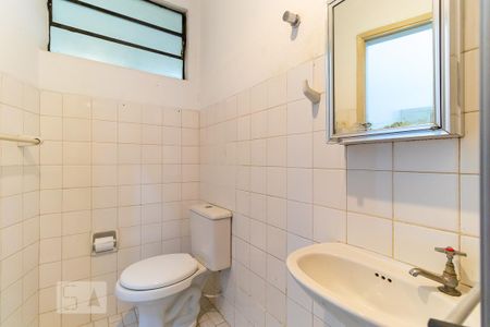 Banheiro de kitnet/studio para alugar com 1 quarto, 36m² em Centro, Campinas