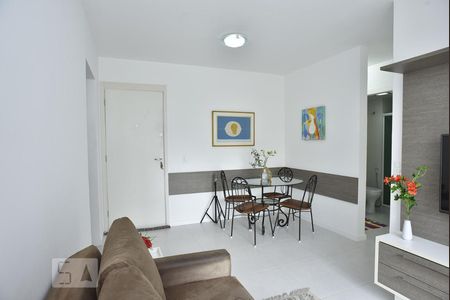Sala de apartamento para alugar com 2 quartos, 51m² em Jacarepaguá, Rio de Janeiro