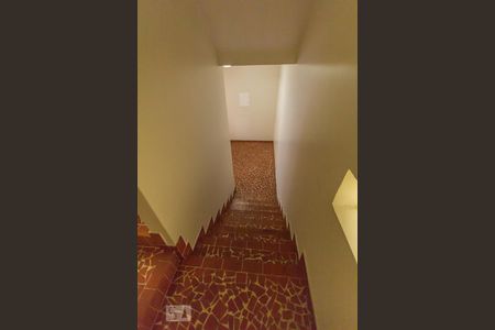 Casa à venda com 310m², 3 quartos e 3 vagasEscada 2