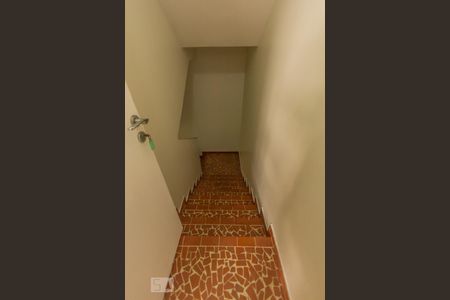 Casa à venda com 310m², 3 quartos e 3 vagasEscada 2