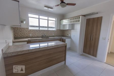 Casa à venda com 310m², 3 quartos e 3 vagasCozinha