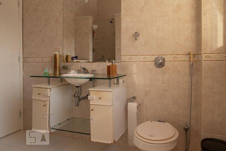 Casa de condomínio à venda com 470m², 6 quartos e 4 vagasBanheiro suíte 2