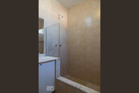 Casa de condomínio à venda com 470m², 6 quartos e 4 vagasBanheiro social