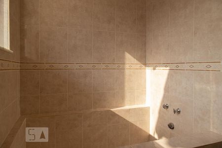 Casa de condomínio à venda com 470m², 6 quartos e 4 vagasBanheiro suíte 2