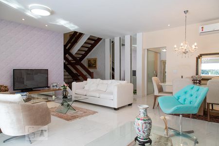Casa de condomínio à venda com 470m², 6 quartos e 4 vagasSala