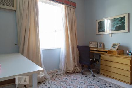 Casa de condomínio à venda com 470m², 6 quartos e 4 vagasQuarto 2