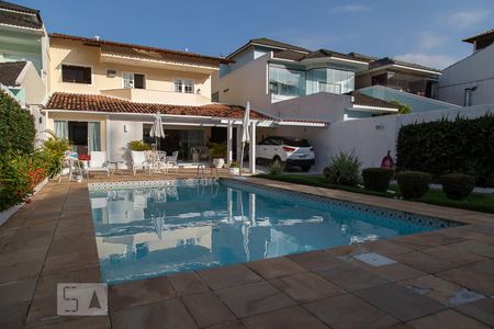 Casa de condomínio à venda com 470m², 6 quartos e 4 vagasPiscina privativa