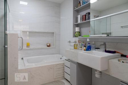 Casa de condomínio à venda com 470m², 6 quartos e 4 vagasBanheiro suíte 1