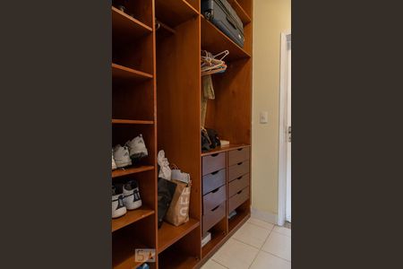 Casa de condomínio à venda com 470m², 6 quartos e 4 vagasSuíte 3 - Closet