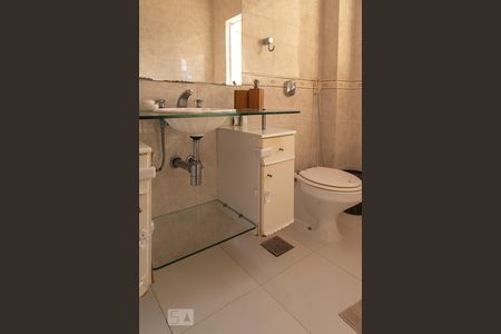 Casa de condomínio à venda com 470m², 6 quartos e 4 vagasBanheiro suíte 2