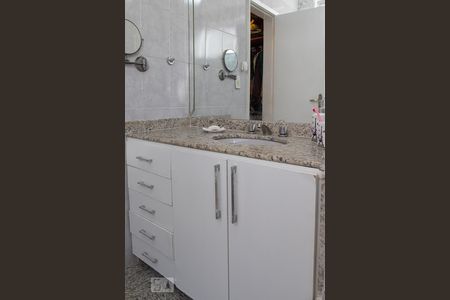 Casa de condomínio à venda com 470m², 6 quartos e 4 vagasBanheiro suíte 3