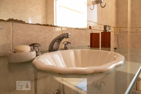 Casa de condomínio à venda com 470m², 6 quartos e 4 vagasBanheiro suíte 2