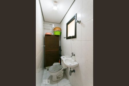 Casa de condomínio à venda com 155m², 3 quartos e 3 vagasBanheiro de Serviço