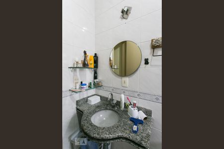 Casa de condomínio à venda com 155m², 3 quartos e 3 vagasBanheiro Social