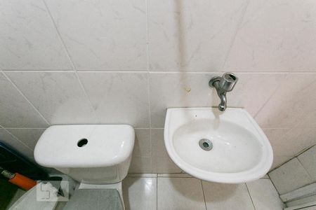 Casa de condomínio à venda com 155m², 3 quartos e 3 vagasBanheiro de Serviço