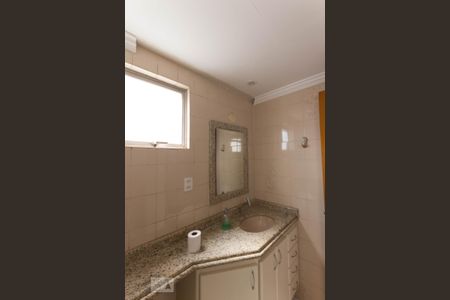 Banheiro de apartamento à venda com 3 quartos, 110m² em Jardim Goiás, Goiânia