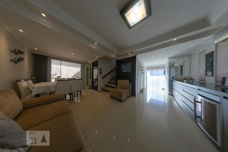 Sala de casa de condomínio para alugar com 2 quartos, 90m² em Cajuru, Curitiba